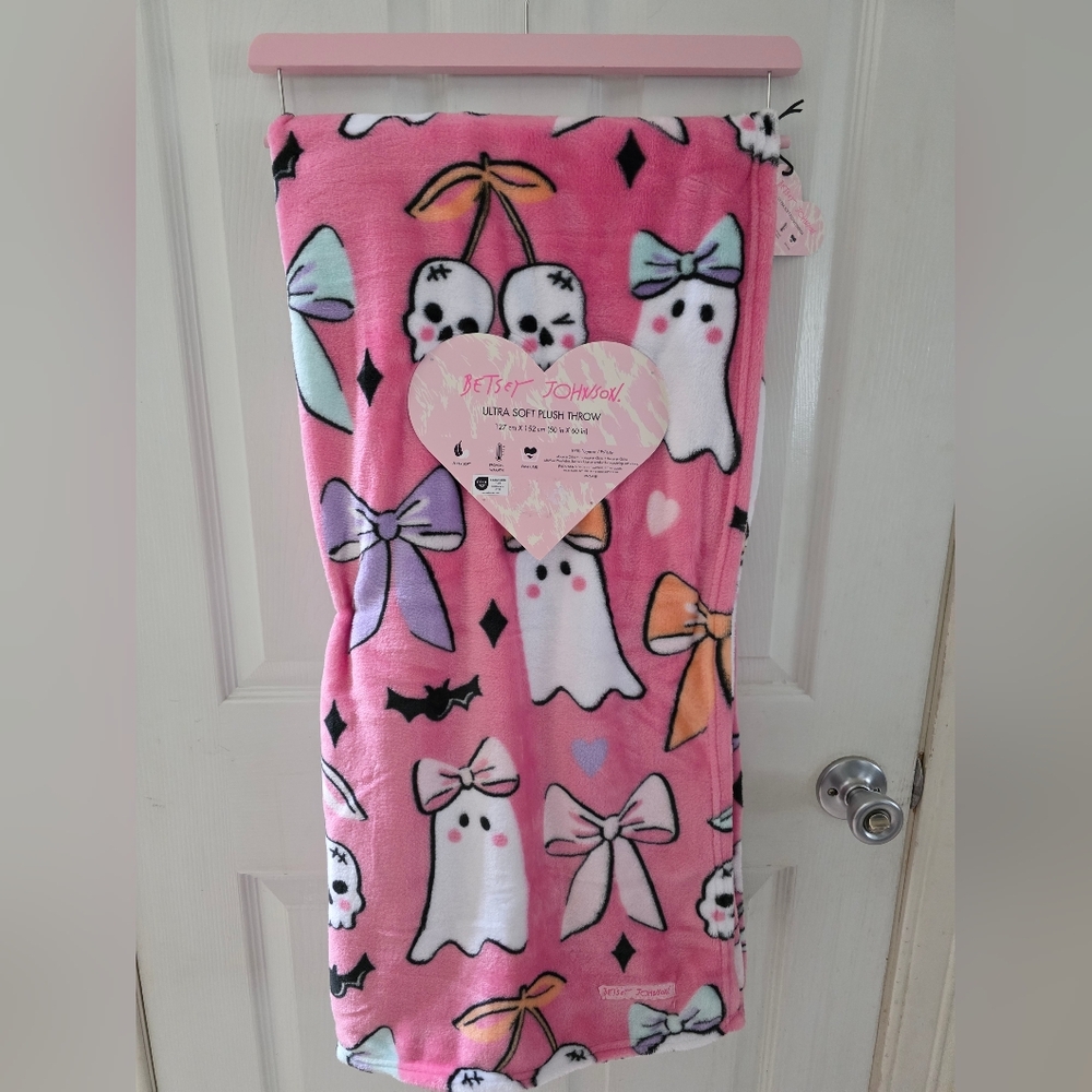Betsey Johnson Pink Ghosts Skulls Bows Ultra Soft Halloween Throw Blanket